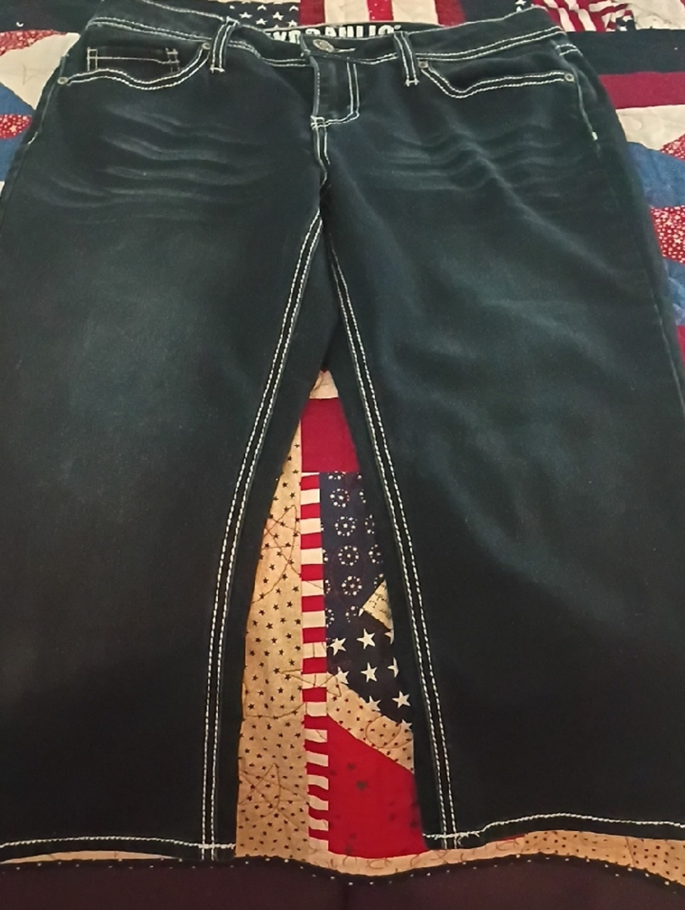 Women's Dark Wash Capris with Contrast Stitching